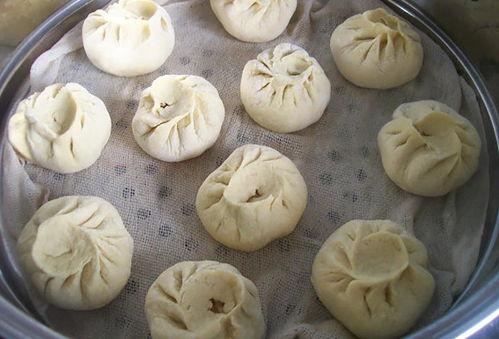 阿呆阿瓜吃包子视频,趣味横生美食瞬间