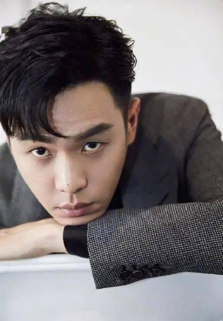 张若昀吃瓜王源视频,揭秘娱乐圈幕后趣事