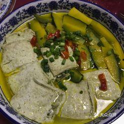 大瓜头吃臭豆腐好吗视频,味蕾冒险大揭秘！