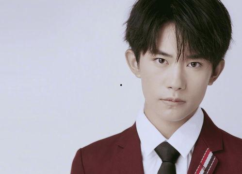 易烊千玺吃瓜未播视频,吃瓜现场引热议