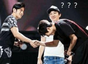 杰伦一家四口吃瓜视频,温馨家庭画面引网友热议